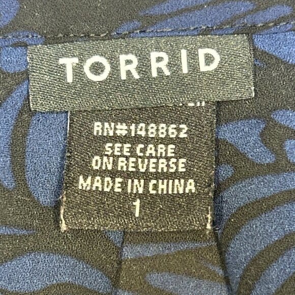 Torrid Top Womens 1X Roll Tab Sleeve Keyhole Neck Blue Black Asymmetrical Hem - Picture 3 of 10